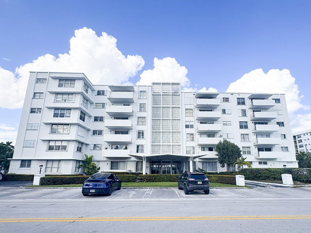 Berkshire House Condo main photo